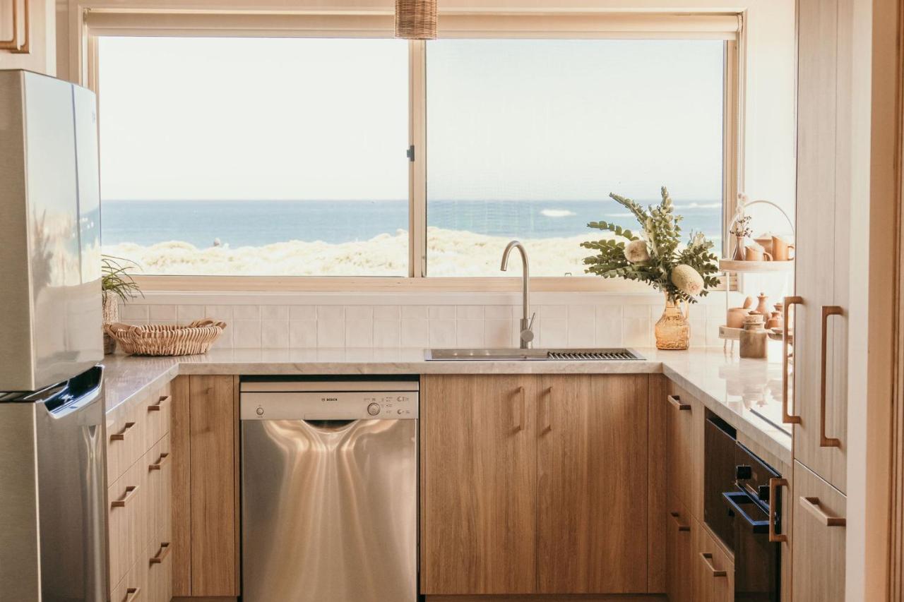 Sunsets On Martyrs Coastal Luxury Beach House Peterborough Exterior foto