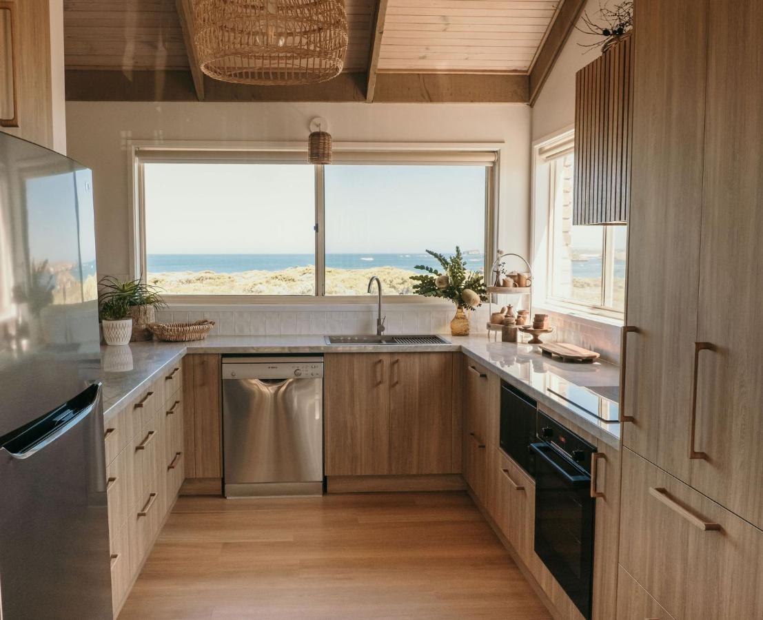 Sunsets On Martyrs Coastal Luxury Beach House Peterborough Exterior foto